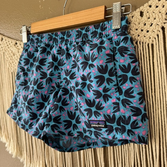 Patagonia Baggies Shorts Kids Girls Sz medium Blue floral H - Picture 3 of 10